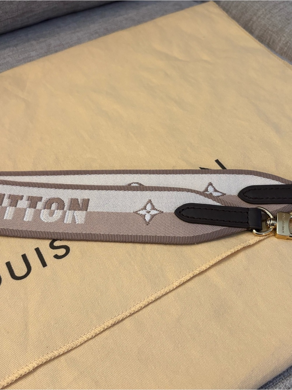 Louis Vuitton Bandouliere Beige & Brown Monogram Adjustable Strap Gold clasps - Picture 3 of 7
